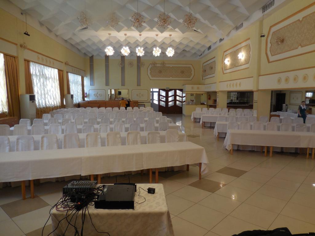 Ust-Kamenogorsk Hotel Ngoại thất bức ảnh