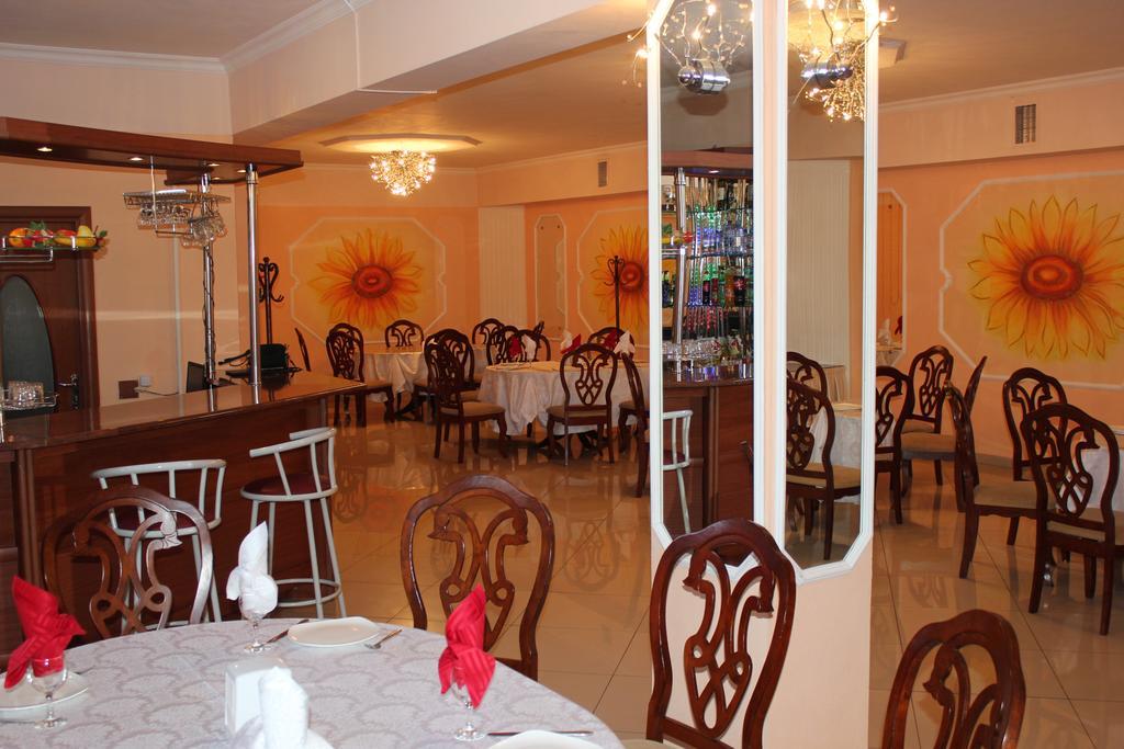 Ust-Kamenogorsk Hotel Ngoại thất bức ảnh