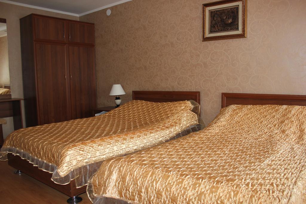 Ust-Kamenogorsk Hotel Ngoại thất bức ảnh